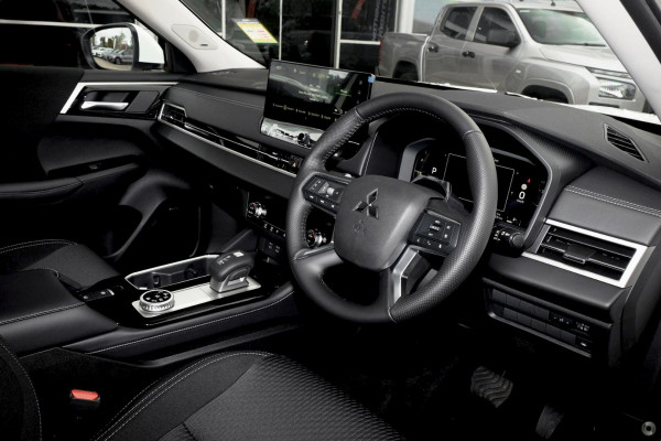 2025 Mitsubishi Outlander ZM LS SUV Image 6