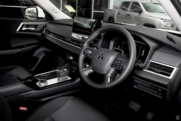 2025 Mitsubishi Outlander ZM LS SUV Image 6