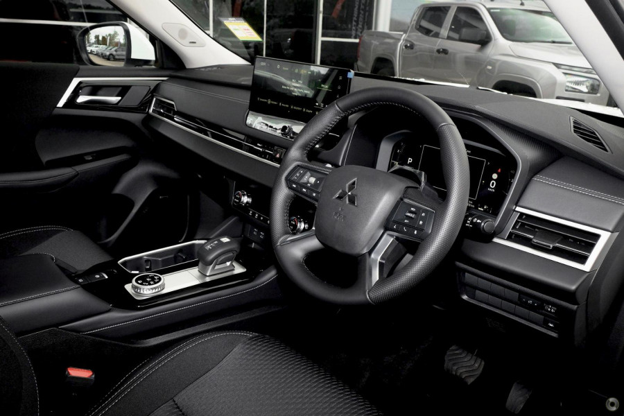2025 Mitsubishi Outlander ZM LS SUV Image 6