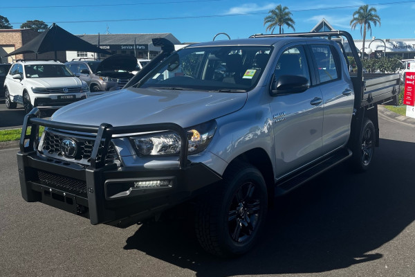 2025 MY24 Toyota HiLux GUN126R SR 48V Cab Chassis Image 3