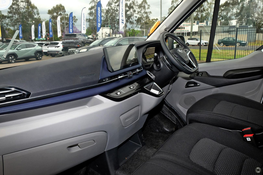 2024 LDV Deliver 9 12-Seat Bus Image 6