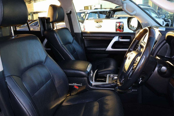 2018 Toyota LandCruiser VDJ200R Sahara SUV Image 12