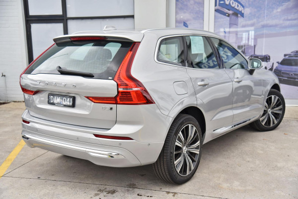 2023 Volvo XC60  Ultimate B5 Bright SUV Image 4