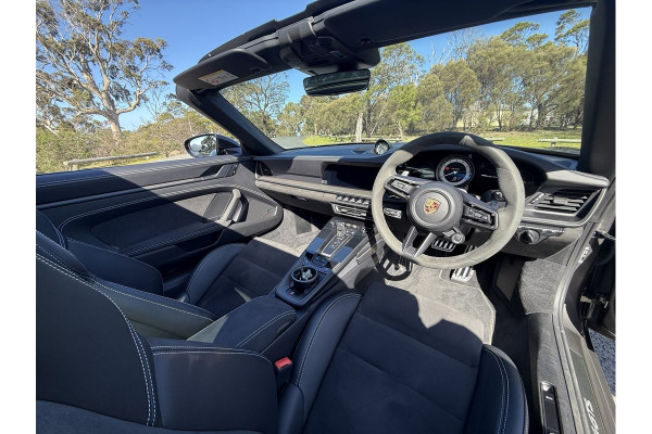 2022 Porsche 911 992 Targa 4 GTS Convertible Image 17