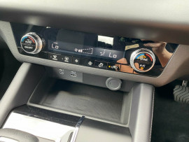 2024 Mitsubishi Outlander ZM ES SUV image 17