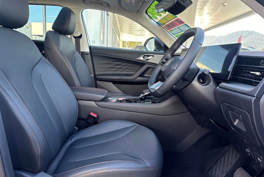 2024 MY24.5 MG HS AS33 Essence SUV Image 15