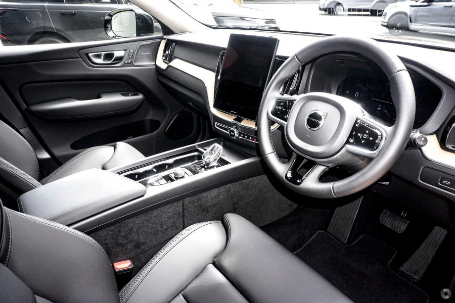 2026 Volvo XC60 UZ Plus T8 Plug-in Hybrid Dark SUV Image 6