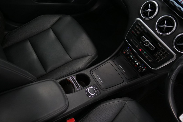 2014 Mercedes-Benz A Class W176 A200 Hatchback Image 7