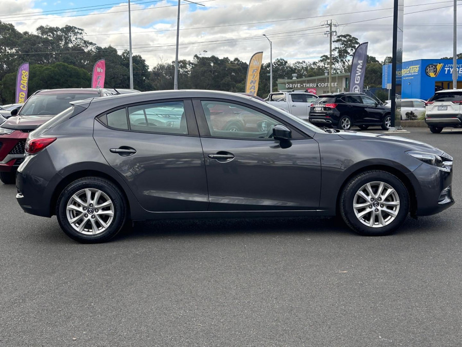 2016 Mazda 3 BM5478 Neo Hatch Image 9