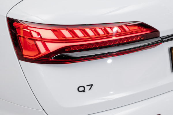 2025 Audi Q7 4M 55 TFSI S line SUV image 21