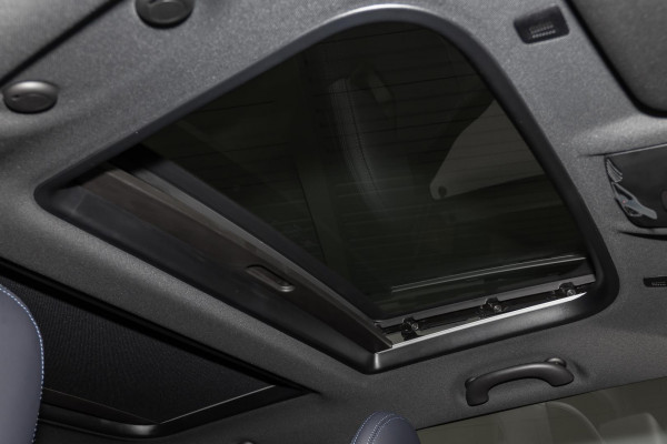 2025 MINI Cooper F65 S Favoured Hatch image 17