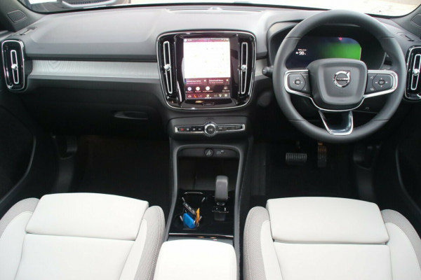 2026 Volvo EX40  Ultra Twin Motor Performance SUV Image 6
