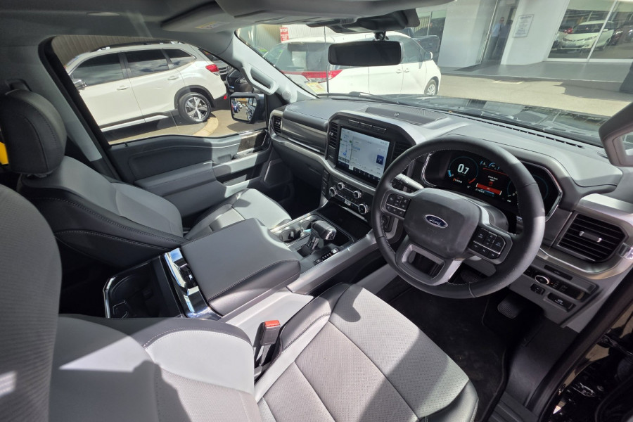 2023 Ford F-150 No Series Lariat Dual Cab Image 14