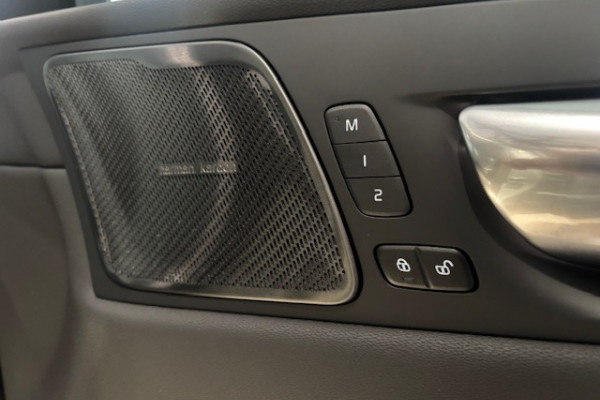 2026 Volvo XC60 UZ Ultra B5 Dark SUV Image 14
