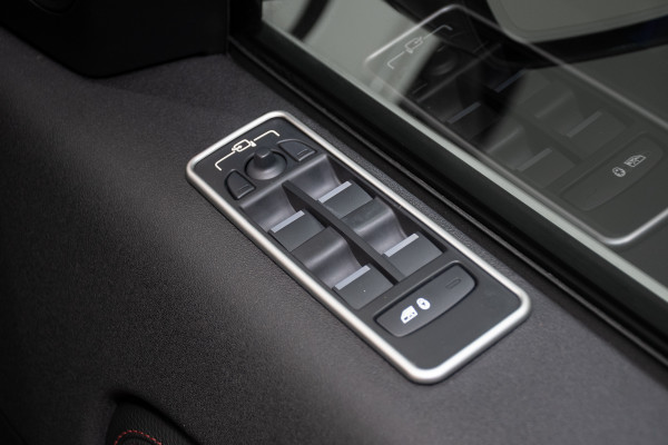 2020 Land Rover Discovery Sport SE SUV Image 13