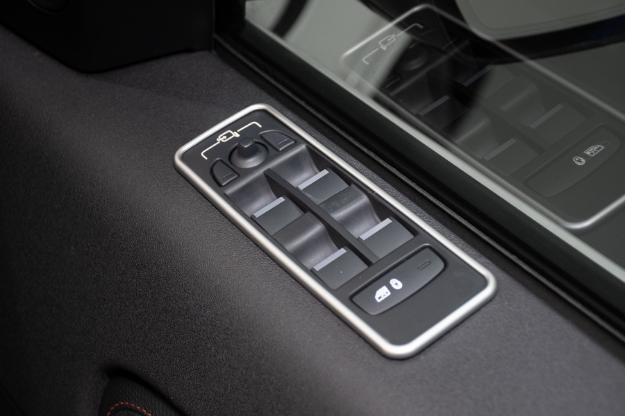 2020 Land Rover Discovery Sport SE SUV Image 13