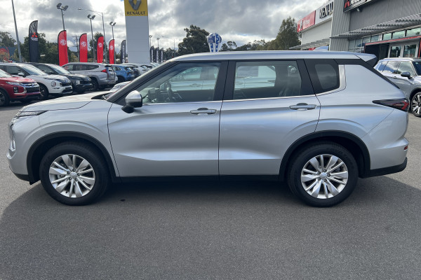 2025 Mitsubishi Outlander ZM ES SUV Image 9