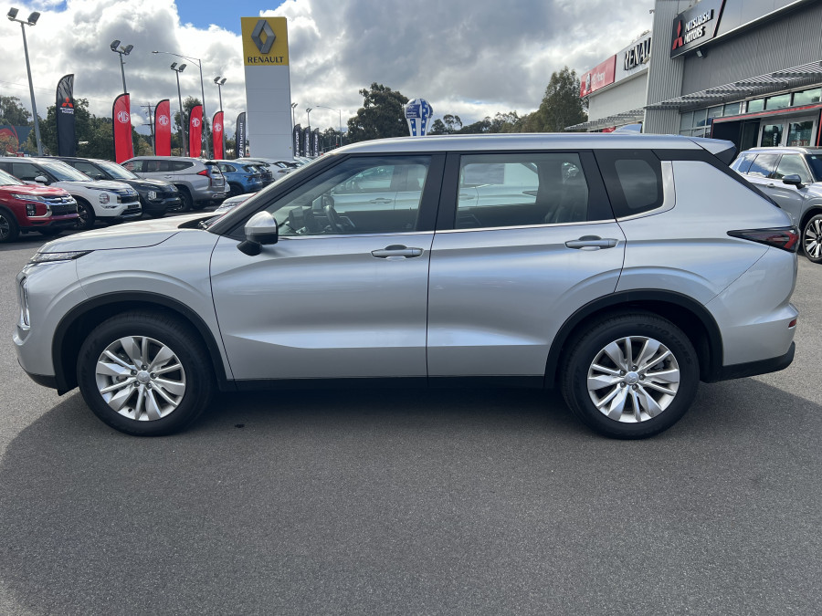 2025 Mitsubishi Outlander ZM ES SUV Image 9