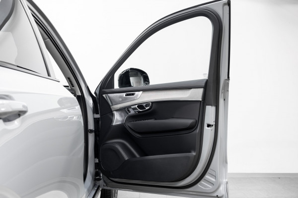2026 Volvo XC90 L Series Ultra B5 Bright SUV Image 9