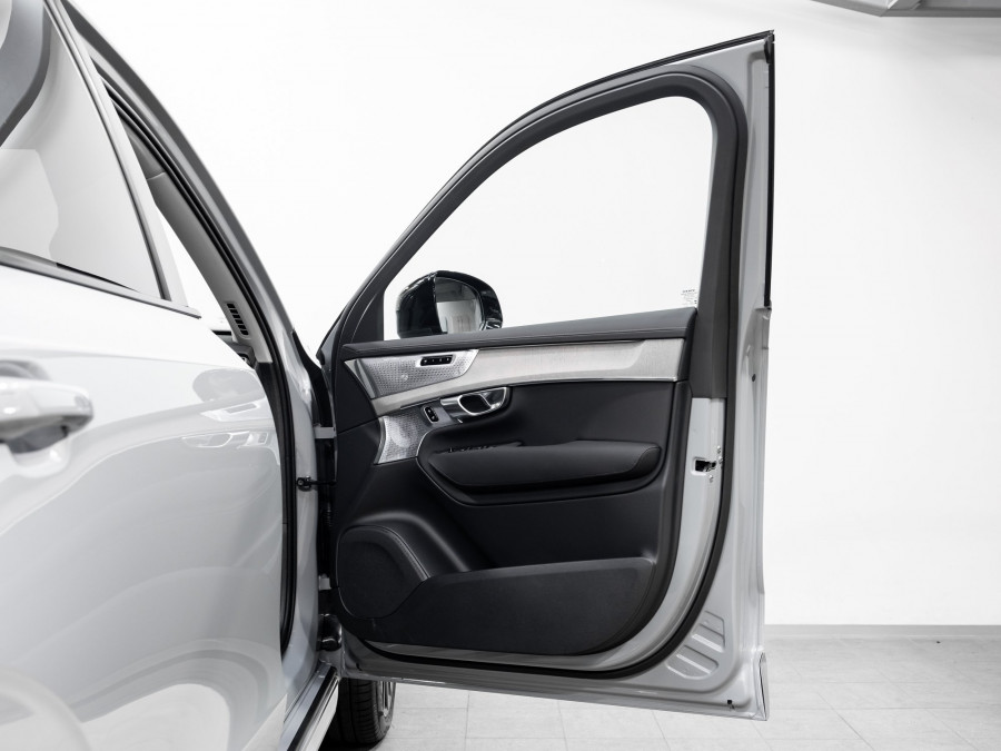 2026 Volvo XC90 L Series Ultra B5 Bright SUV Image 9