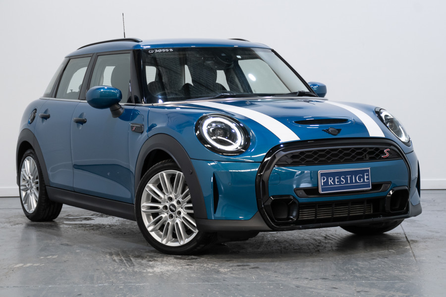 2023 MINI Cooper S Classic Hatch Image 1