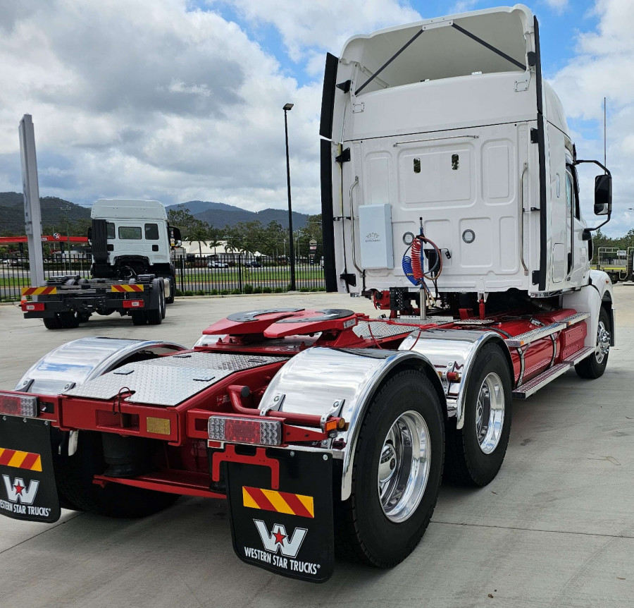2024 Western Star 48x Cab Chassis Image 6