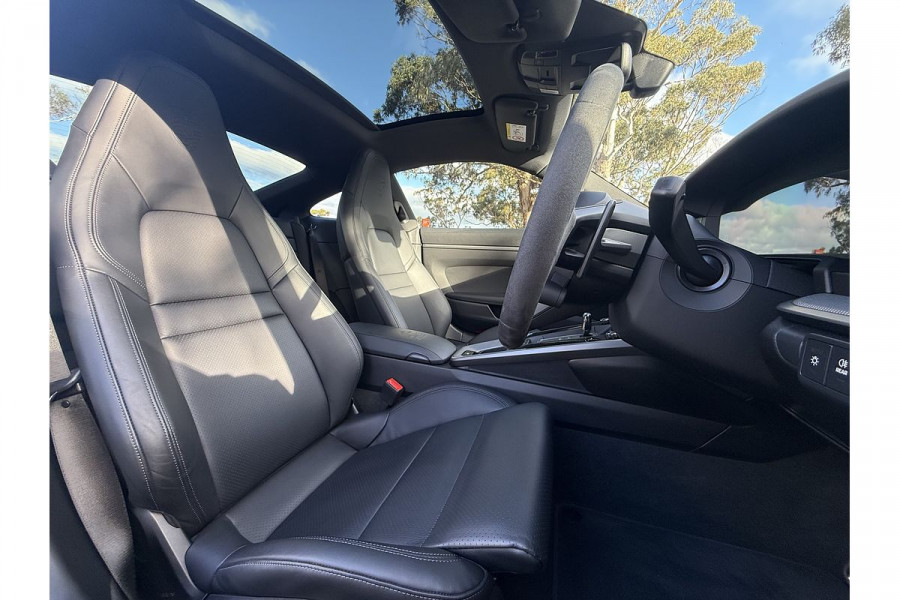 2025 Porsche 911 992 Carrera S Coupe Image 15