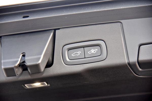 2025 MY26 Volvo XC60 UZ Ultra T8 Plug-in Hybrid Dark SUV Image 22