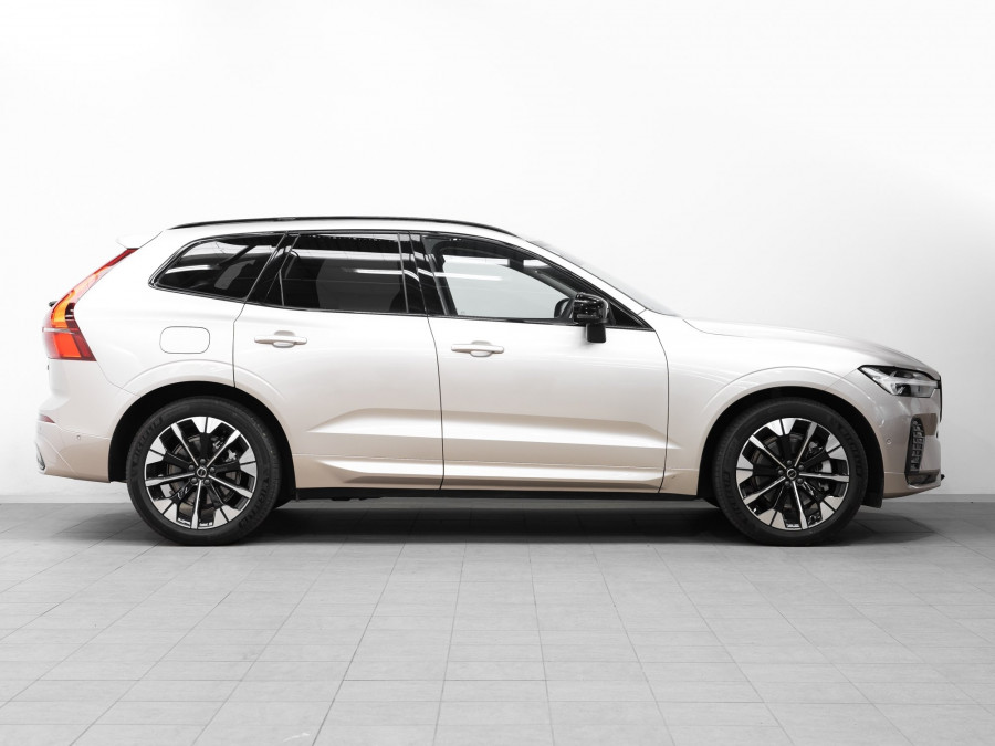 2025 Volvo XC60 UZ B5 Ultra Dark 2L Petrol AWD SUV Image 3