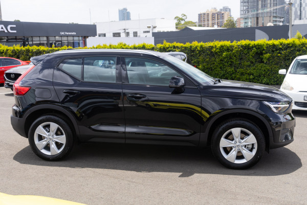 2026 Volvo XC40 XZ Plus B4 SUV image 2