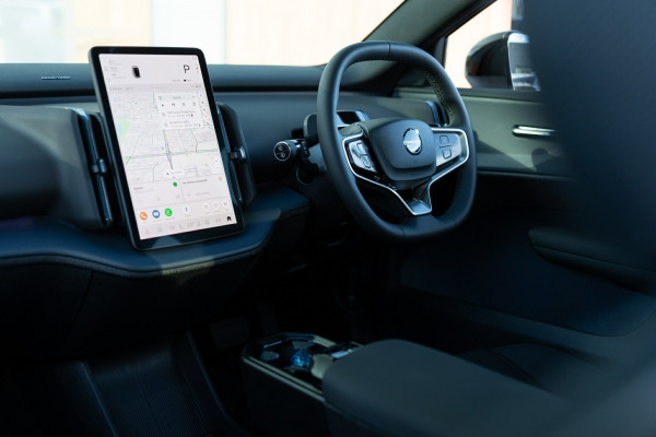 2026 Volvo EX30  Single Motor Extended Range Ultra SUV Image 3