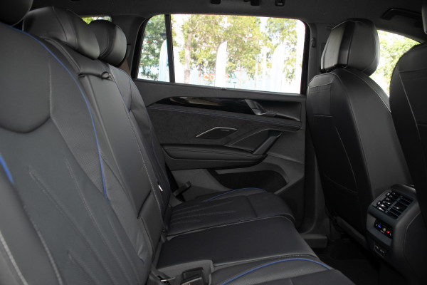 2025 MY26 Volkswagen Tayron R4 195TSI R-Line SUV Image 10