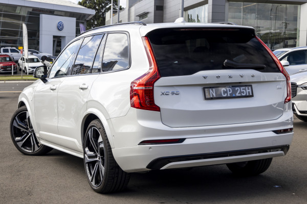 2024 Volvo XC90 L Series Recharge Ultimate T8 Plug-In Hybrid SUV Image 2