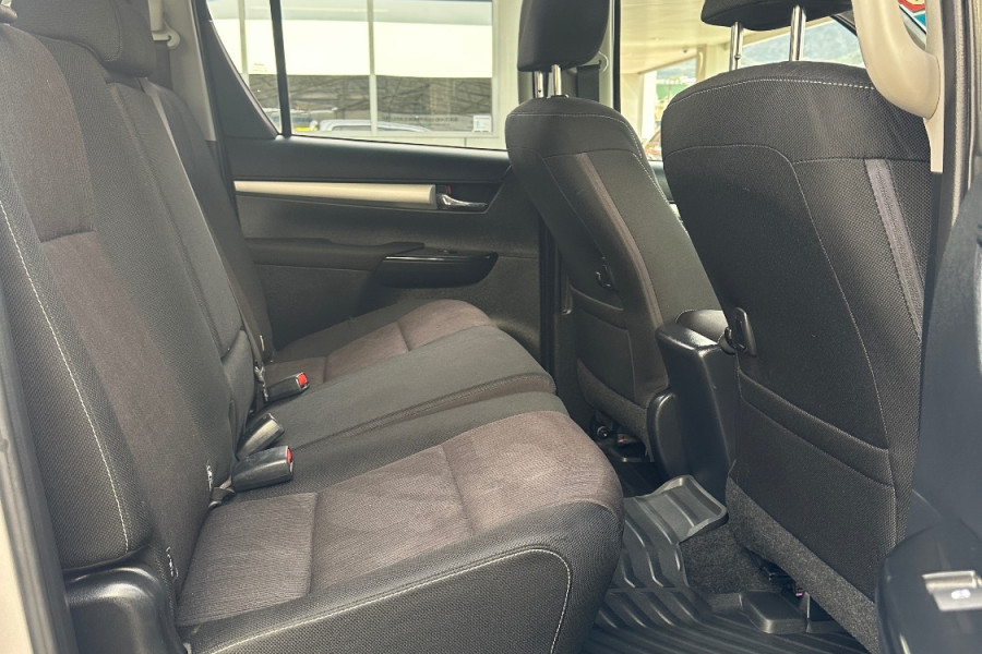 2017 Toyota HiLux  SR5 Extra Cab Pick Up Image 13