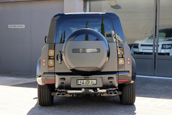 2026 Land Rover Defender L663 110 P425 X-Dynamic SE SUV image 6