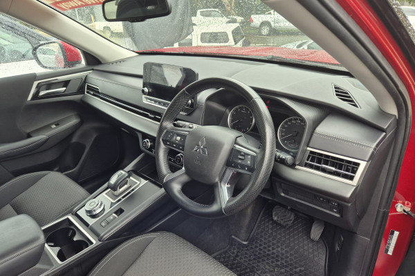 2023 Mitsubishi Outlander ZM LS SUV Image 19
