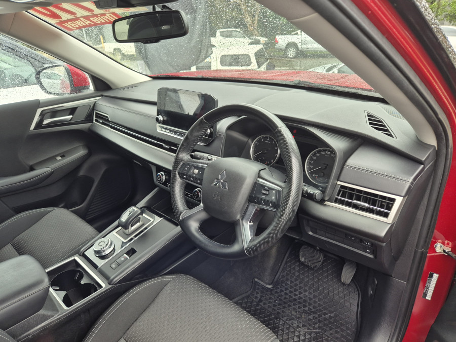 2023 Mitsubishi Outlander ZM LS SUV Image 19