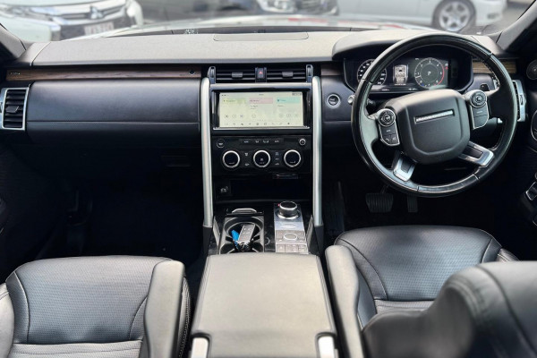 2018 Land Rover Discovery Series 5 HSE Luxury SUV Image 9