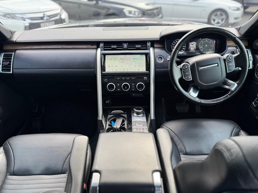 2018 Land Rover Discovery Series 5 HSE Luxury SUV Image 9