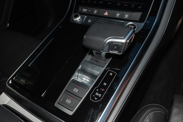 2024 MY25 Audi Q7 4M 55 TFSI S line SUV image 13