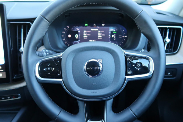 2025 Volvo XC60 UZ Plus T8 Plug-in Hybrid Dark SUV Image 20