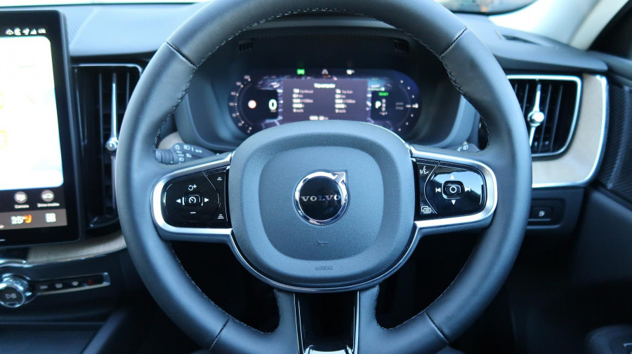 2025 Volvo XC60 UZ Plus T8 Plug-in Hybrid Dark SUV Image 20