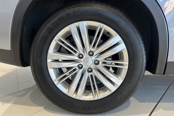 2023 Mitsubishi Outlander ZM LS SUV Image 6