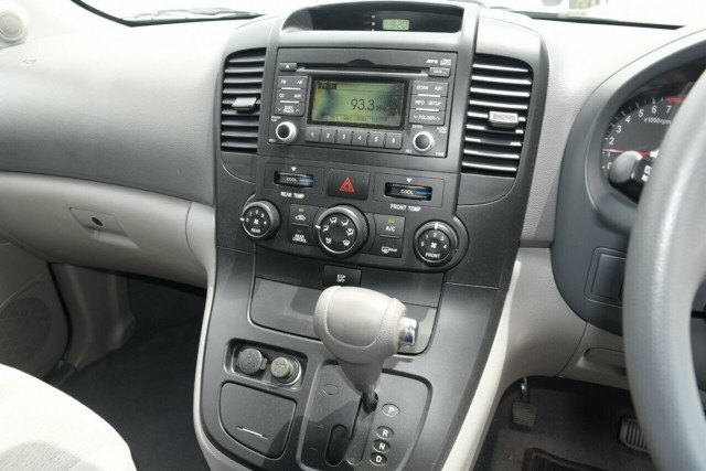 2010 Kia Grand Carnival Si 10 of 19