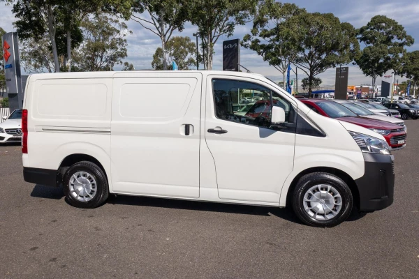 2022 Toyota HiAce GDH300R  Van Image 3