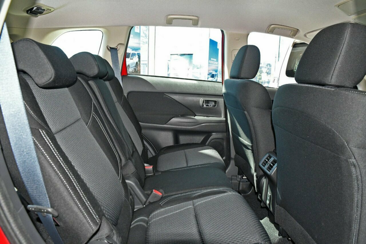 2020 Mitsubishi Outlander ZL ES SUV Image 13