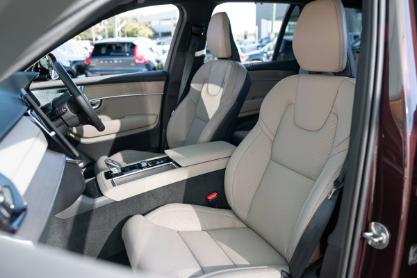 2026 Volvo XC90 L Series Ultra B5 Dark SUV Image 4