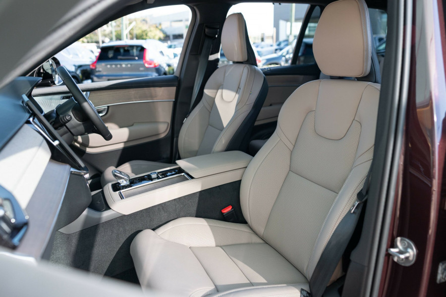 2026 Volvo XC90 L Series Ultra B5 Dark SUV Image 4