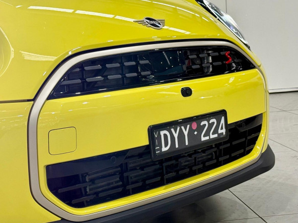 2025 MINI Cooper F65 S Favoured Hatch image 8
