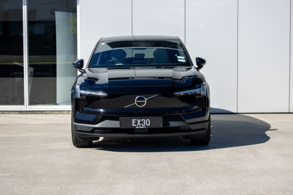 2024 Volvo EX30  Single Motor Extended Range Ultra SUV Image 2